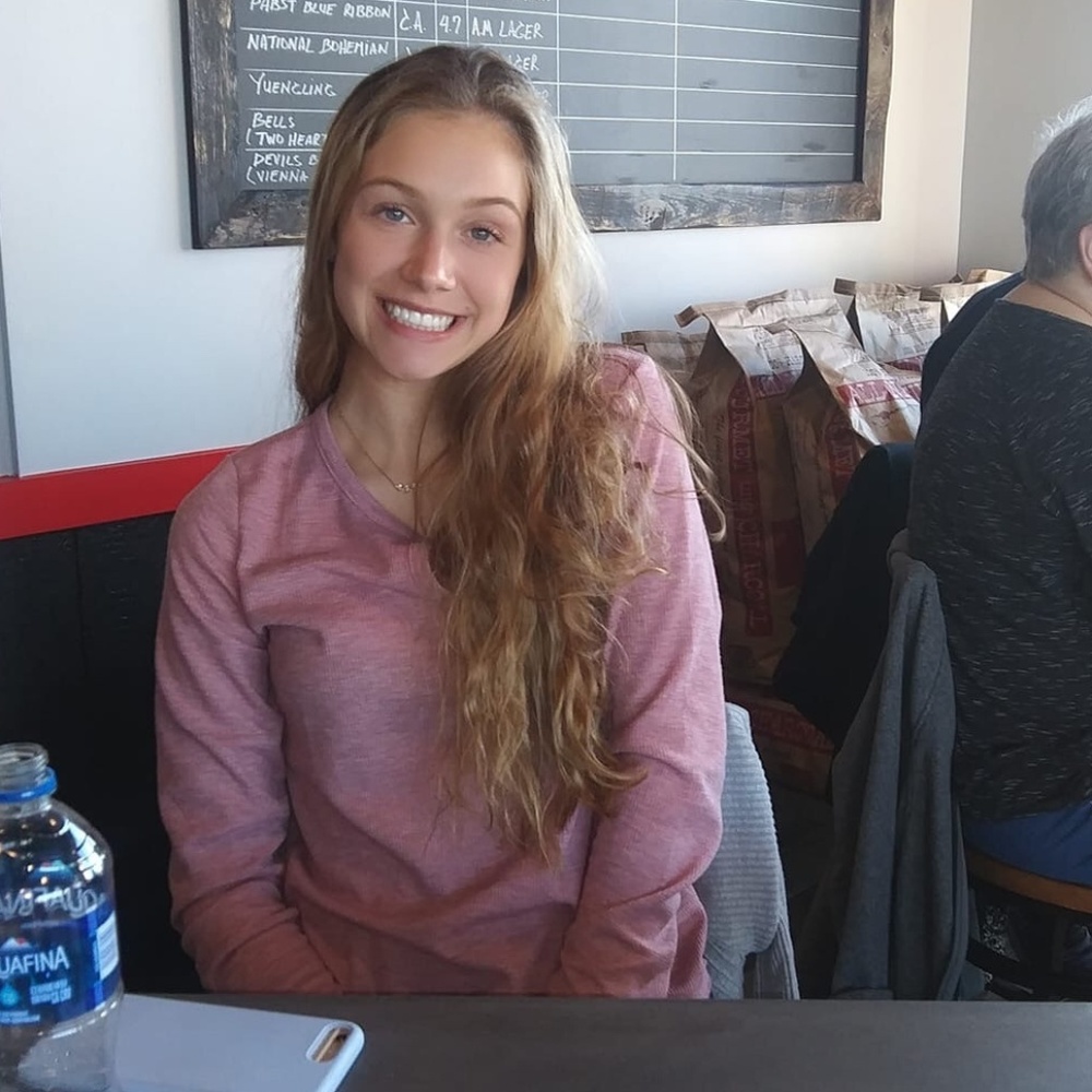 Meet your Posher, Adrianna